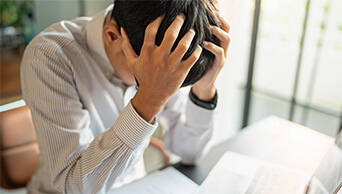 ストレスに悩む男性